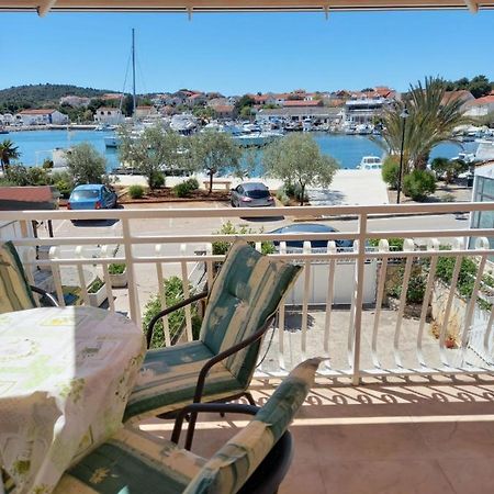 Apartman Rebeka Jezera Exteriör bild