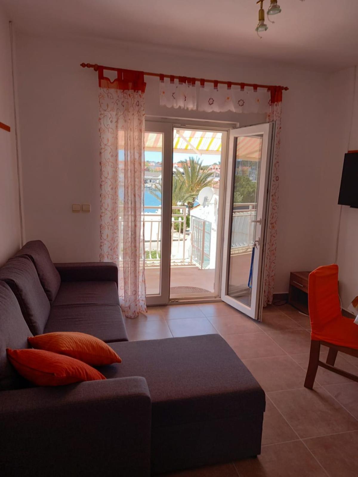 Apartman Rebeka Jezera Exteriör bild