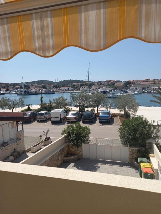 Apartman Rebeka Jezera Exteriör bild
