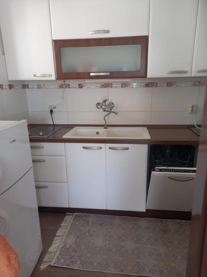 Apartman Rebeka Jezera Exteriör bild
