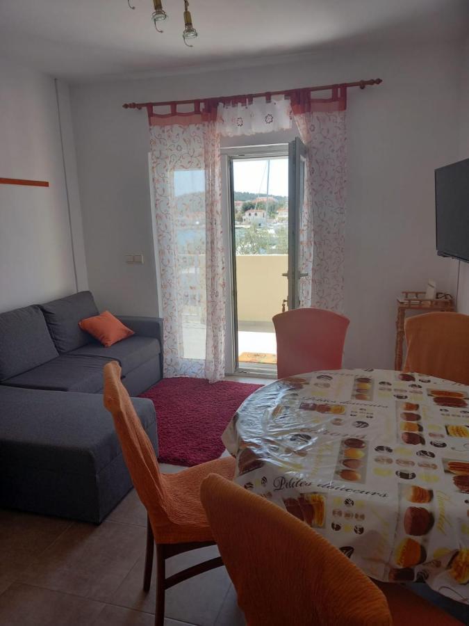Apartman Rebeka Jezera Exteriör bild